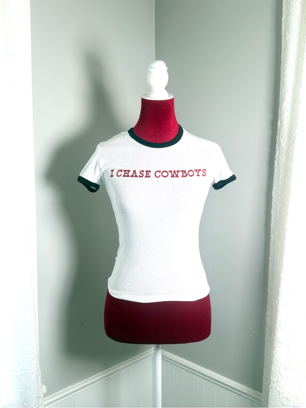 I Chase Cowboys Women’s Ringer T-Shirt Size Small 4/6 White Graphic Tee NWT